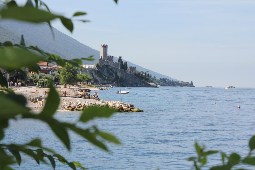 Villa Arianna Panoramic Apartments Мальчезіне Екстер'єр фото