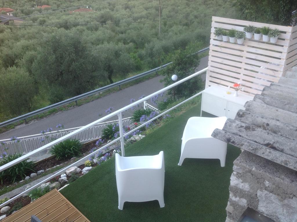 Villa Arianna Panoramic Apartments Мальчезіне Екстер'єр фото