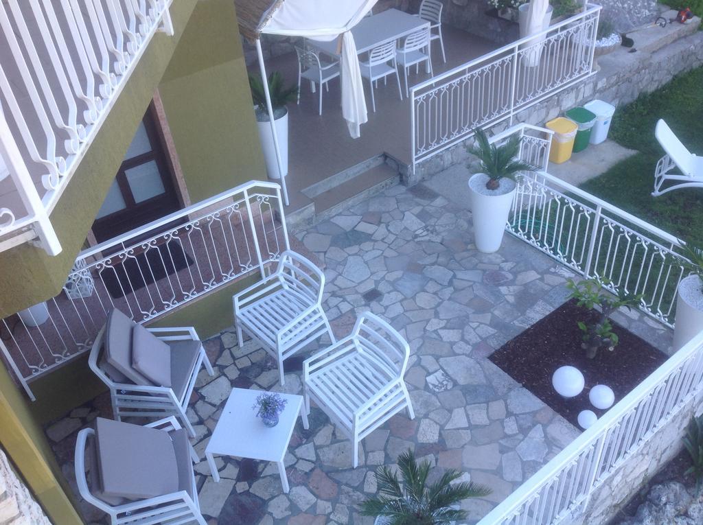 Villa Arianna Panoramic Apartments Мальчезіне Екстер'єр фото